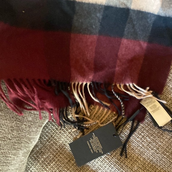 BURBERRY Claret Check 100% Cashmere Scarf, 200x36 cm, Authentic (final sale) - Picture 4 of 14